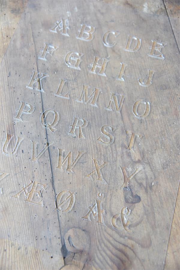 Stencil til maling/patinering. Kan vaskes og genbruges.