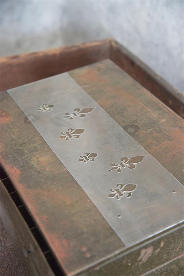 Stencil - Franske liljer