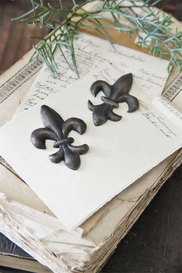 Lilje - Ornament - Dark vintage