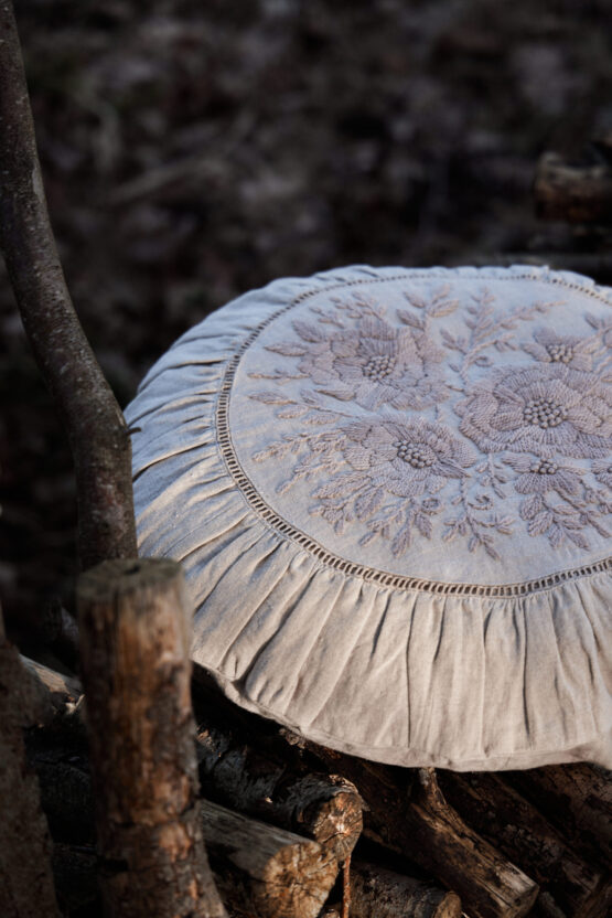 3K2A8793_WEB-scaled Floret emb knit pudebetræk - Ø.50 cm - Hvid